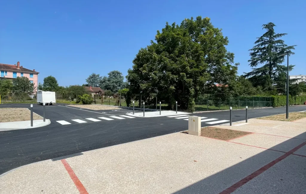 Installation de mobilier urbain dans le Tarn : bornes, barrières et arceaux vélo