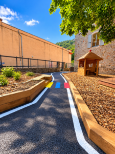 Marquage au sol ludique à l'école de Saint-Antonin-Noble-Val